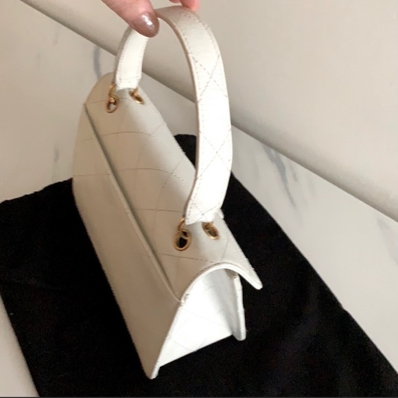 Chanel - Picture 2 of 11